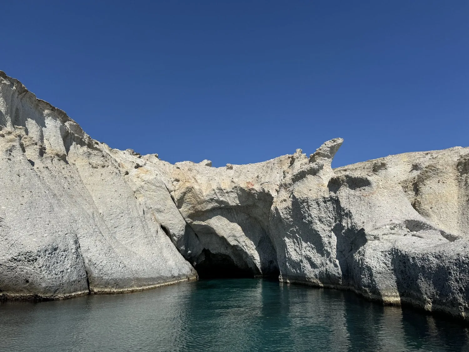 Milos 11.jpeg